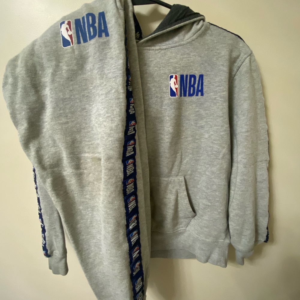 NBA grey hoodie + sweatpants set. Boys